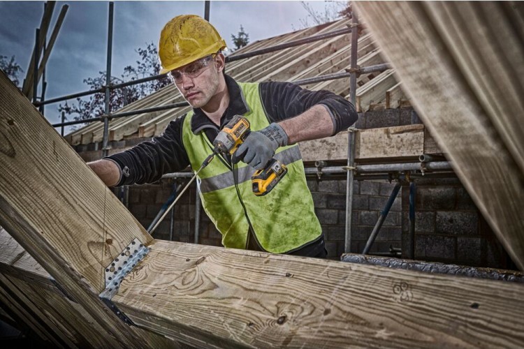 zastosowanie zakrętarki DEWALT DCF887