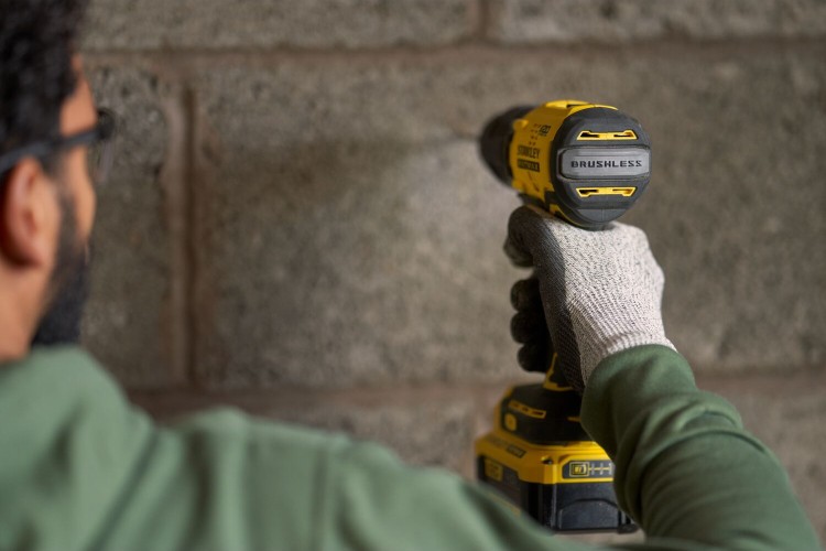 zastosowanie wkrętarki Stanley SFMCD715