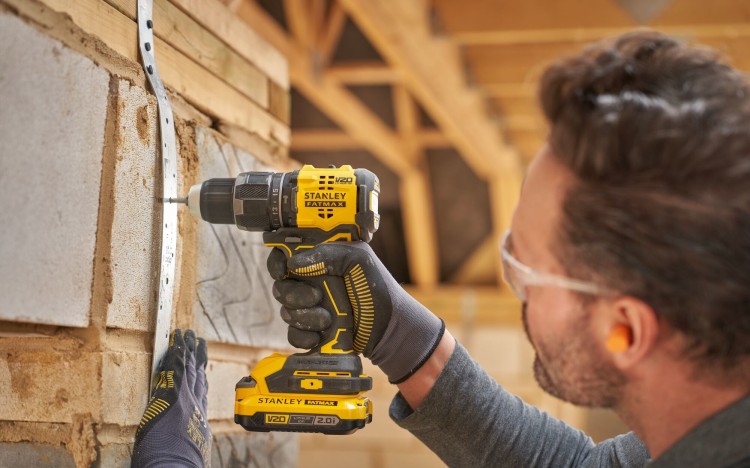 zastosowanie wiertarko-wkrętarki akumulatorowej 18V V20 Stanley SFMCD716