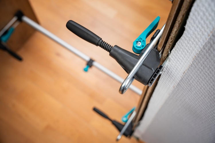 zastosowanie zestawu do montażu futryn  WOLFCRAFT 3676000