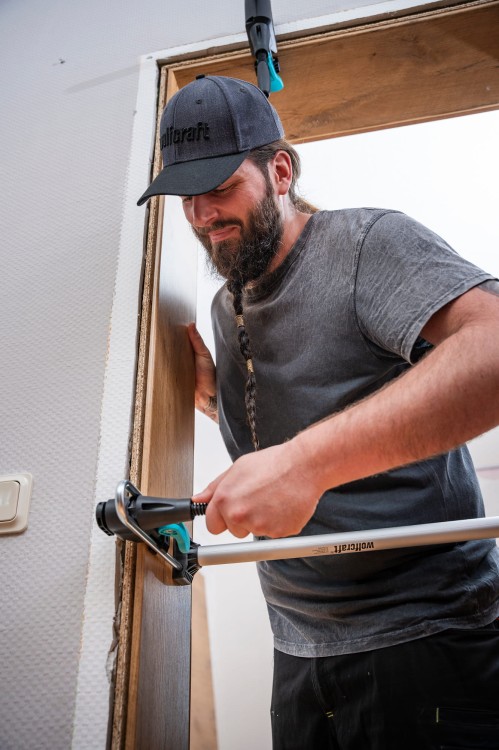 zastosowanie zestawu do montażu ościeżnic  WOLFCRAFT