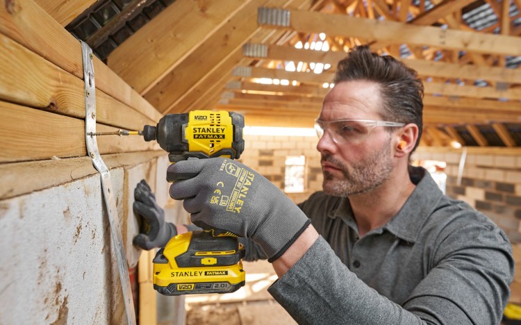 zastosowanie zakrętarki 18V V20 body Stanley SFMCF811