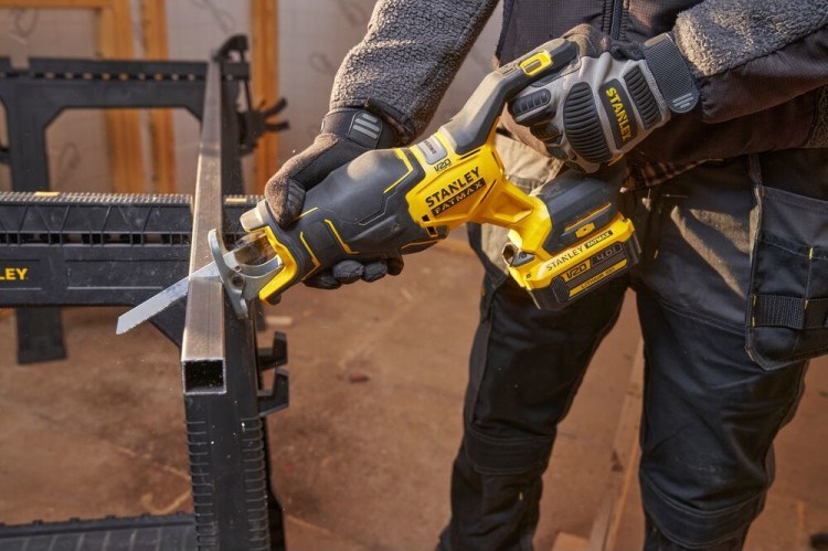 zastosowanie piły szablowej  STANLEY SFMCS311
