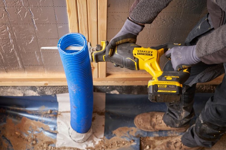 zastosowanie piły szablowej  STANLEY SFMCS311