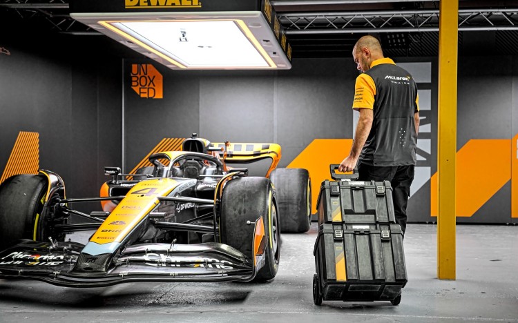 zastosowanie skrzyni narzędziowej DEWALT McLaren DWST83347