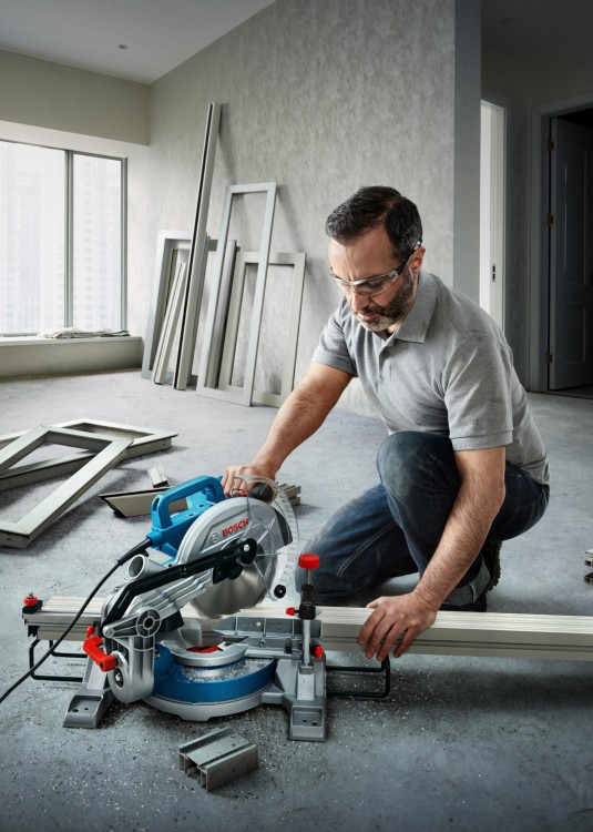 Piła ukośnica 1300W 216mm Bosch GCM 216 zastosowanie