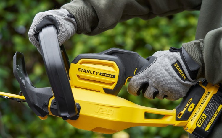 zastosowanie nożyc do żywopłotu 18V V20 Stanley SFMCHT855