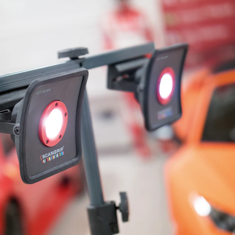 Akumulatorowa lampa robocza do detalingu SCANGRIP MULTIMATCH R zastosowanie
