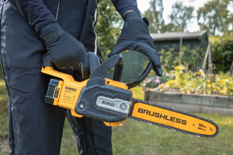 zastosowanie Piły łańcuchowej DEWALT DCMCS565