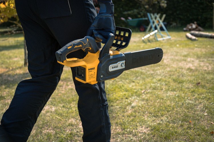 zastosowanie Piły łańcuchowej DEWALT DCMCS565