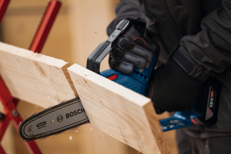 Piła do gałęzi BOSCH GKE 18V-20