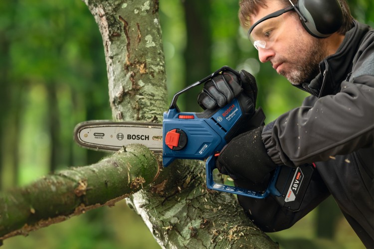 Piła do gałęzi BOSCH GKE 18V-20