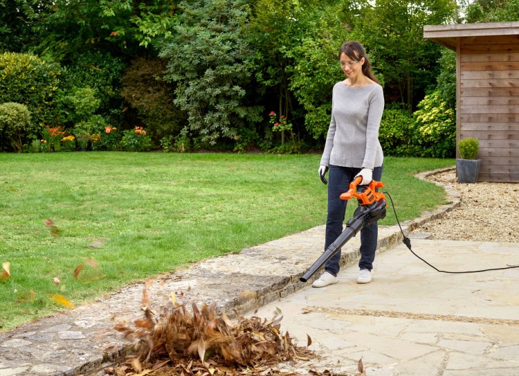 zastosowanie odkurzacza do liści Black Decker BEBLV260