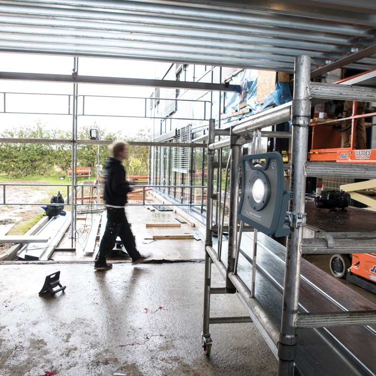 zastosowanie lampy roboczej SCANGRIP 03.6202