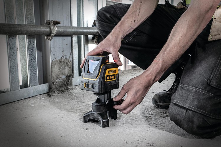 zastosowanie lasera krzyżowego wiązka czerwona DeWALT DW0811