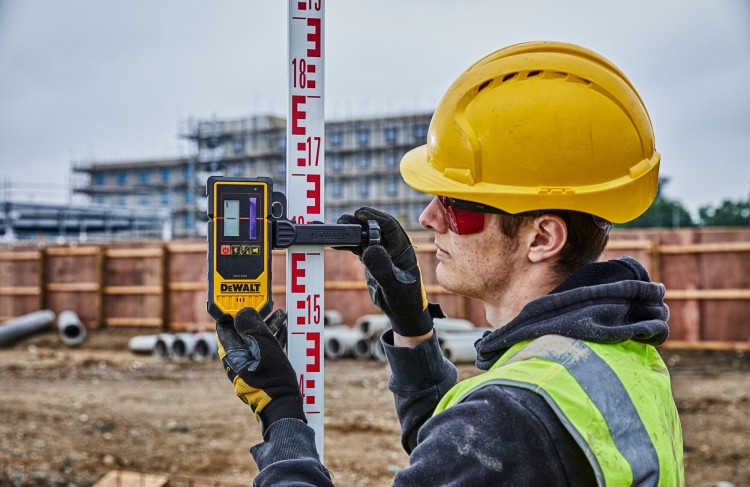 zastosowanie lasera obrotowego DeWALT DCE080D1RS