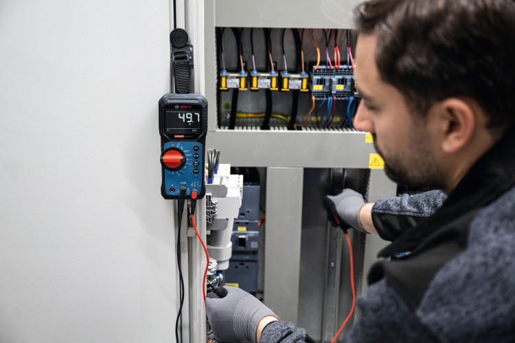 zastosowanie multimetra cyfrowego Bosch 0601077200