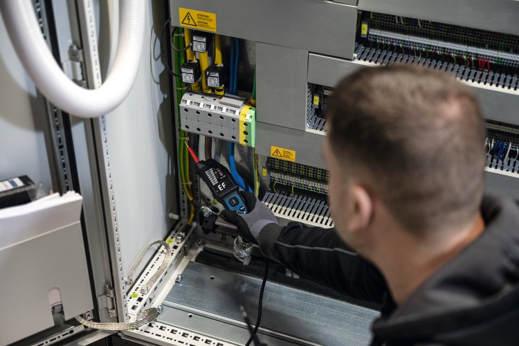 zastosowanie testera napięcia Bosch 0601077700