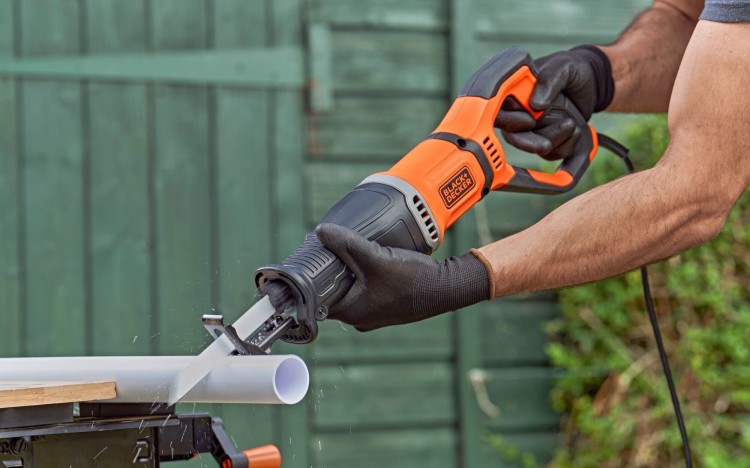 BLACK DECKER BES301 Piła szablasta750W do plastiki