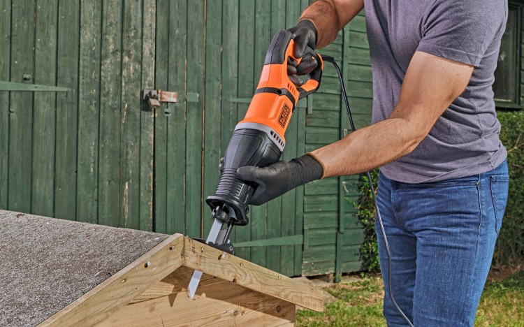 BLACK DECKER BES301 Piła szablasta do drewna