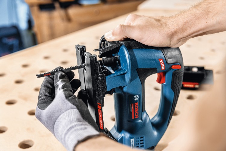 Wyrzynarka BOSCH EXPERT EXST18V-155B zastosowanie