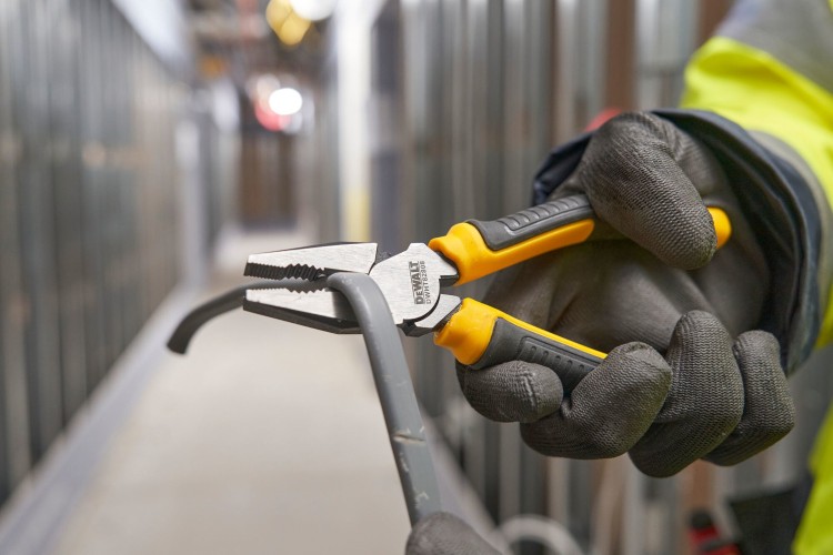 Szczypce uniwersalne DeWALT DWHT82808-0 zastosowanie