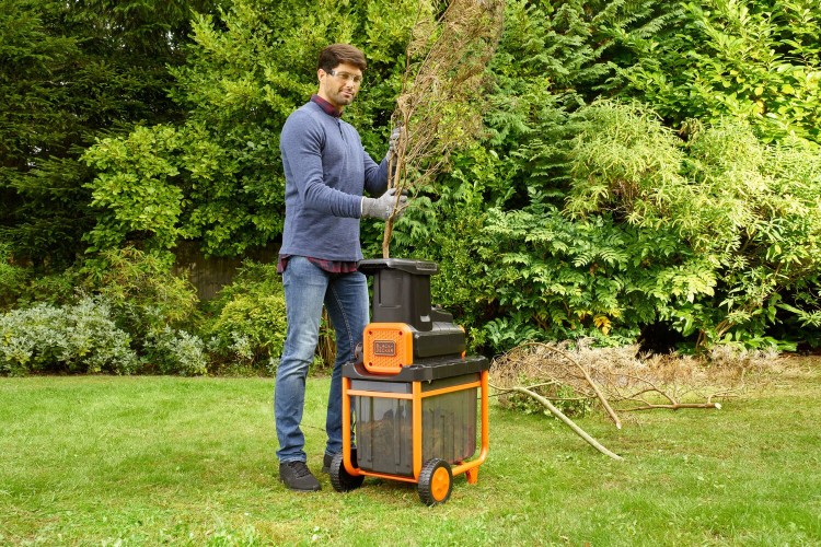 zastosowanie Rozdrabniacza do gałęzi Black Decker BEGAS5800