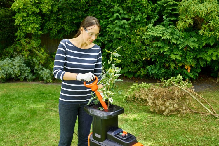 zastosowanie Rozdrabniacza do gałęzi Black Decker BEGAS5800