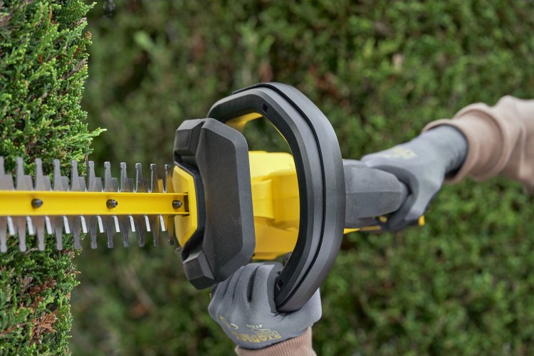 Nożyce do żywopłotu Stanley SFMCHT650 zastosowanie