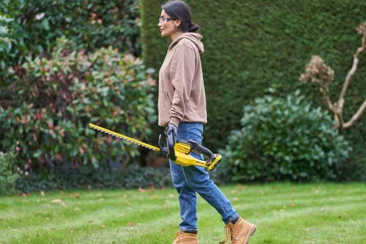 zastosowanie Nożyc do żywopłotu Stanley SFMCHT650