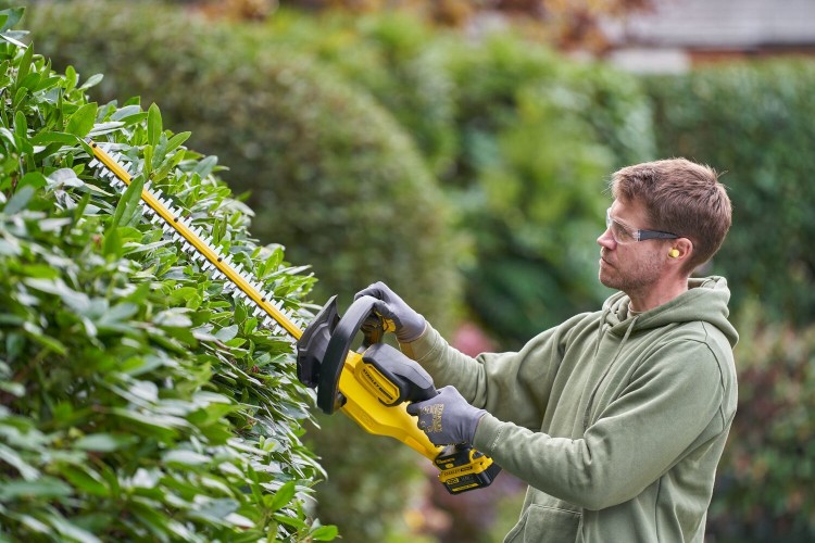 Nożyce do żywopłotu Stanley SFMCHT655 zastosowanie