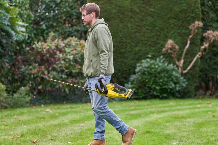 Nożyce do żywopłotu Stanley SFMCHT655 zastosowanie