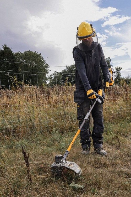 zastosowanie Podkaszarki DeWALT DCM5713