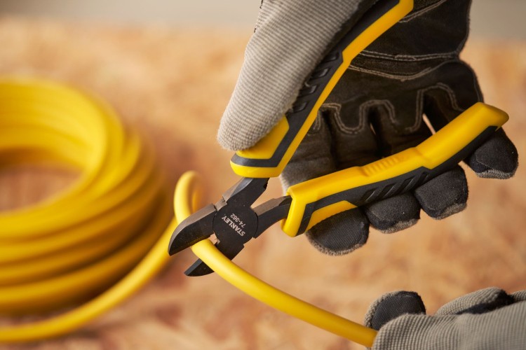 zastosowanie szczypiec Stanley CONTROL-GRIP