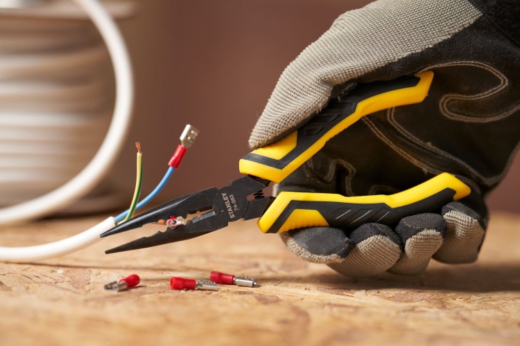 zastosowanie szczypiec Stanley CONTROL-GRIP
