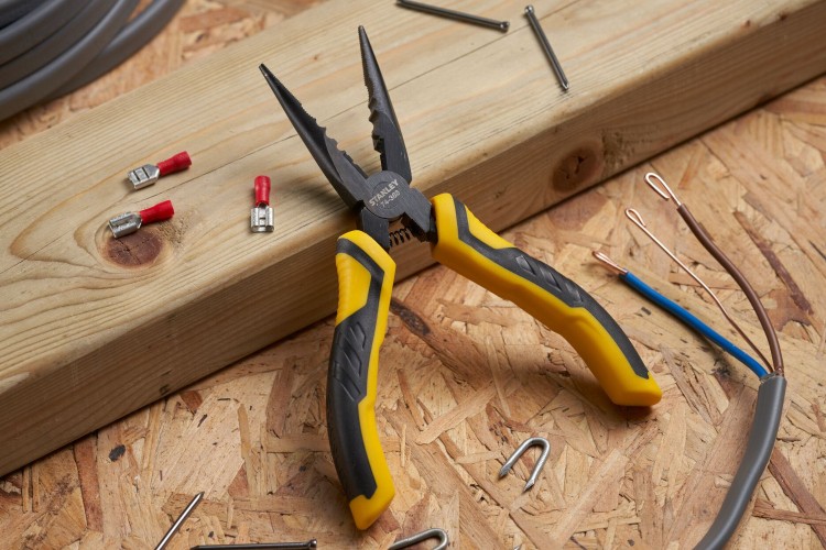 zastosowanie szczypiec Stanley CONTROL-GRIP
