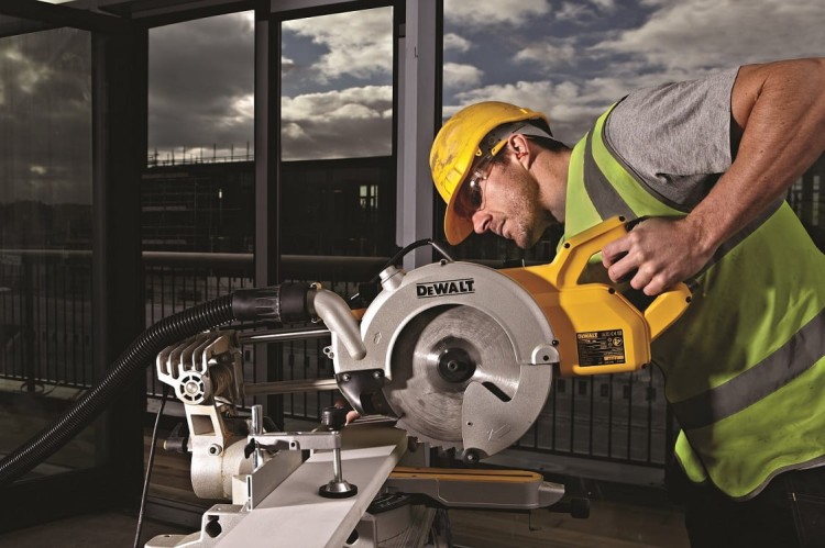 DeWalt DWS778 pilarka ukośnica 250mm 1850W  - Zastosowanie