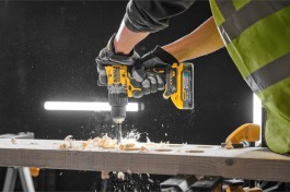 Zastosowanie wiertarko wkrętarki bezszczotkowej DCD805 DEWALT