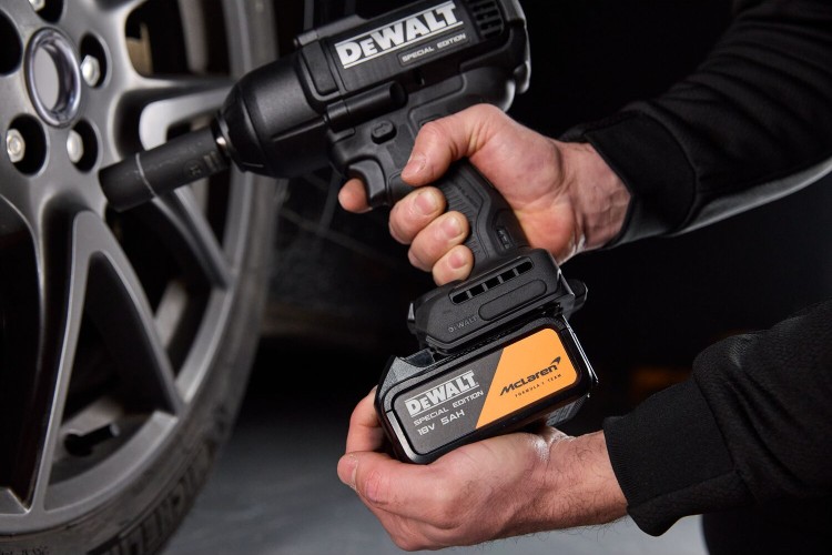 zastosowanie klucza udarowego Dewalt DCF99M