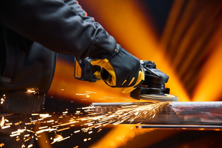 zastosowanie szlifierki kątowej Dewalt DCG45M