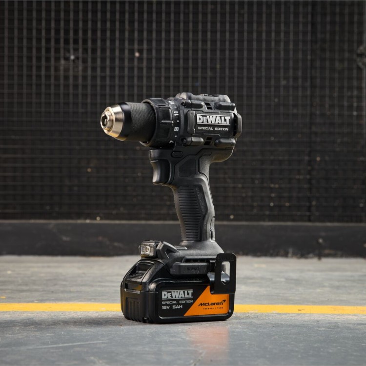 Zdjęcie podglądowe wkrętarki 2x5,0Ah 18V McLaren Dewalt DCD81MP2T