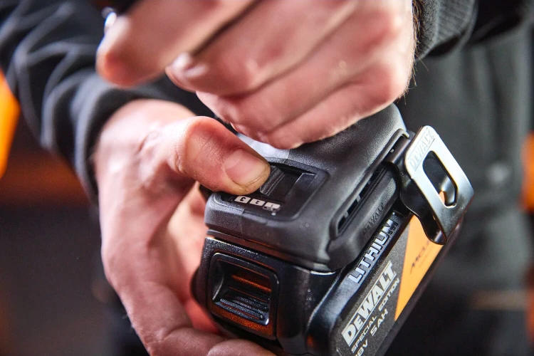 Zakrętarka udarowa Dewalt McLaren DCF86M zastosowanie