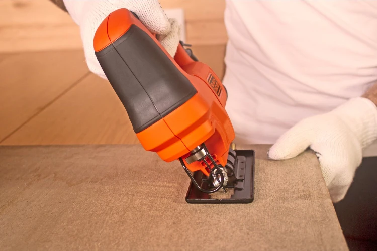 Zastosowanie wyrzynarki sieciowej 400W BES603 Black Decker