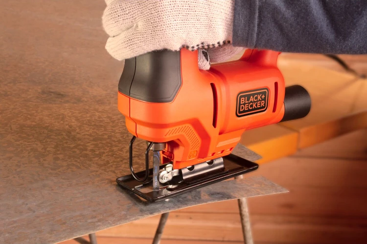 Zastosowanie wyrzynarki sieciowej BES603 Black Decker