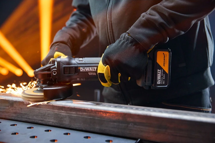 Szlifierka kątowa Dewalt McLaren DCG45M zastosowanie