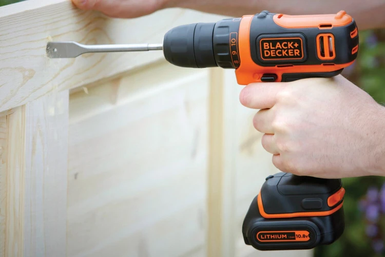 Zastosowanie wiertarko-wkrętarki  Black Decker BDCDD12