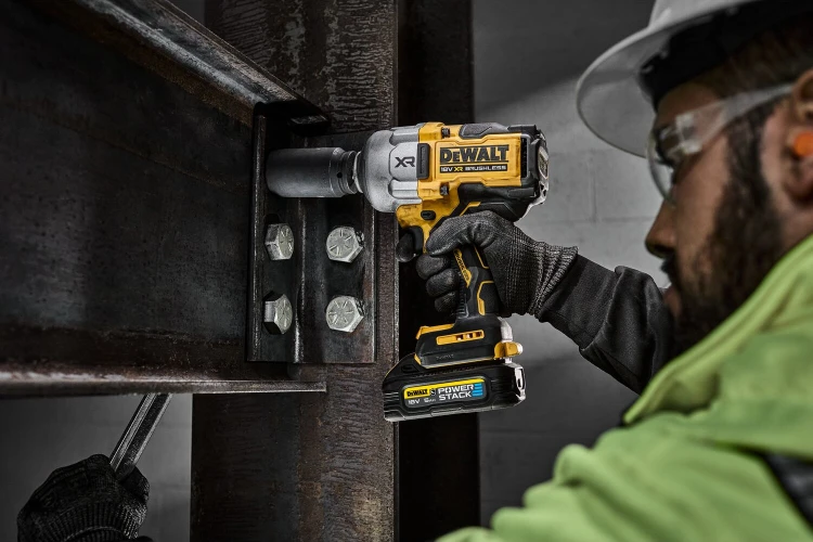 Klucz udarowy Dewalt DCF964 zastosowanie