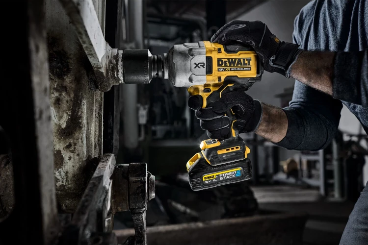 Klucz udarowy Dewalt DCF964 zastosowanie