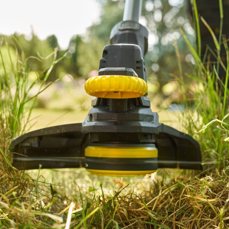 Zastosowanie podkaszarki żyłkowej Stanley Fatmax SFMCST925M1