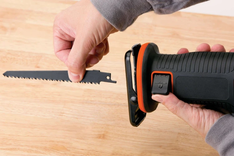 Pilarka szablasta Black Decker BDCR18 zastosowanie